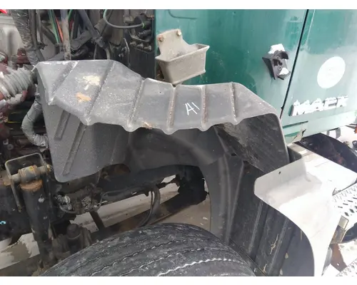 MACK CXU612 FENDER, SPLASH SHIELDGUARD