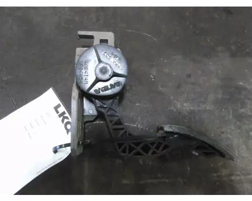 MACK CXU612 FOOT PEDAL