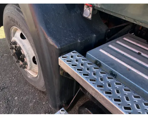 MACK CXU612 Fender Extension