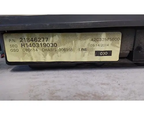 MACK CXU612 GAUGE CLUSTER