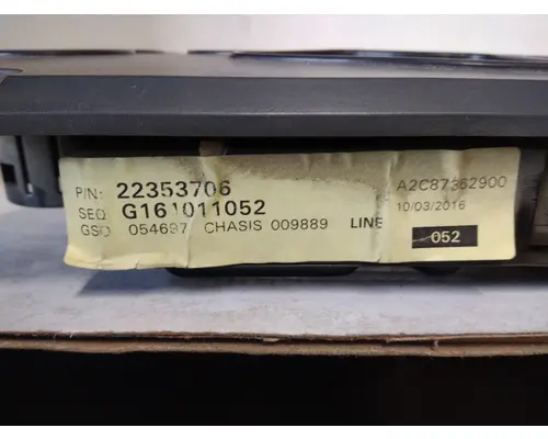 MACK CXU612 GAUGE CLUSTER