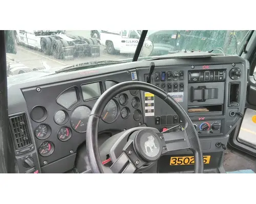MACK CXU612 GAUGE CLUSTER