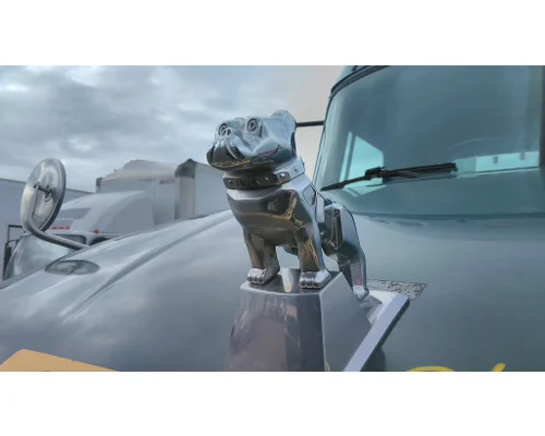 MACK CXU612 HOOD ORNAMENT