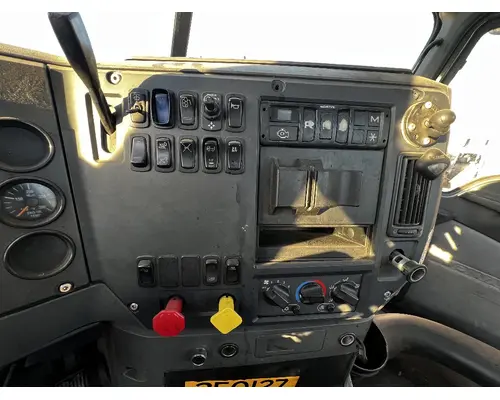 MACK CXU612 Instrument Cluster