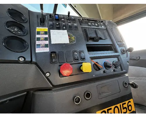 MACK CXU612 Instrument Cluster