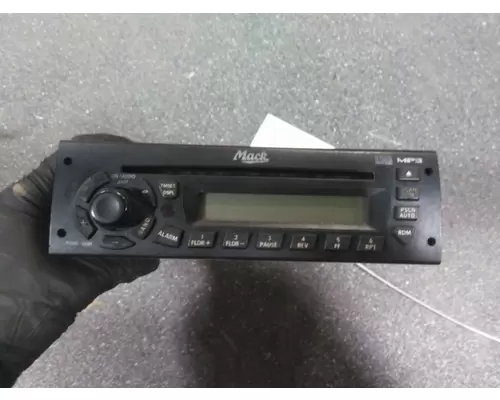 MACK CXU612 RADIO AMFMCD