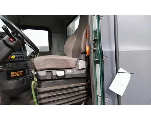 MACK CXU612 SEAT, FRONT