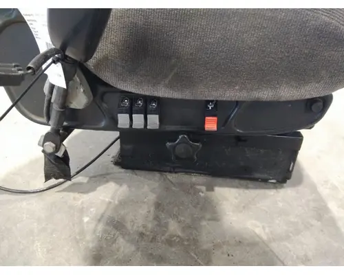 MACK CXU612 SEAT, FRONT