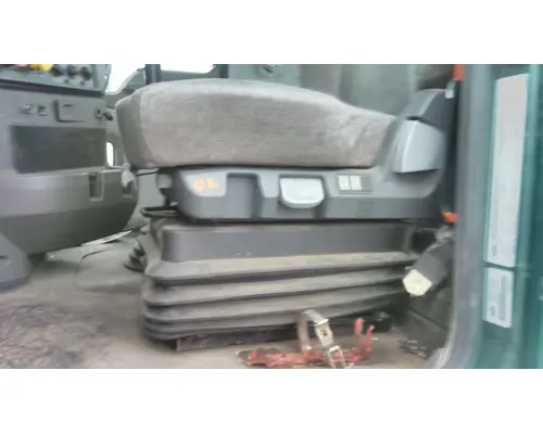 MACK CXU612 SEAT, FRONT