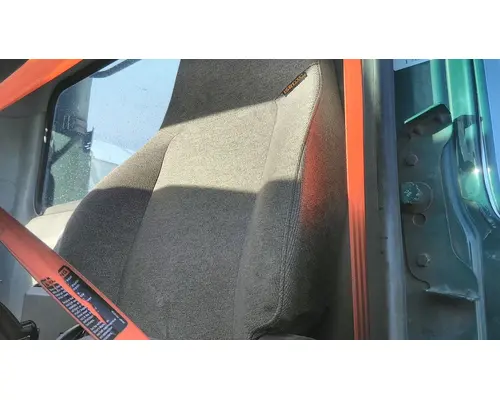 MACK CXU612 SEAT, FRONT