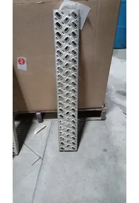 MACK CXU612 Step