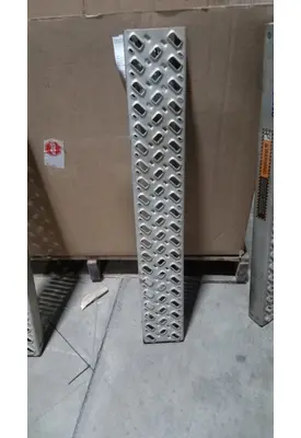 MACK CXU612 Step