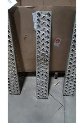 MACK CXU612 Step