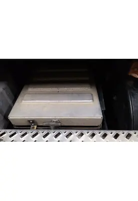 MACK CXU612 TOOL BOX