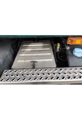 MACK CXU612 TOOL BOX