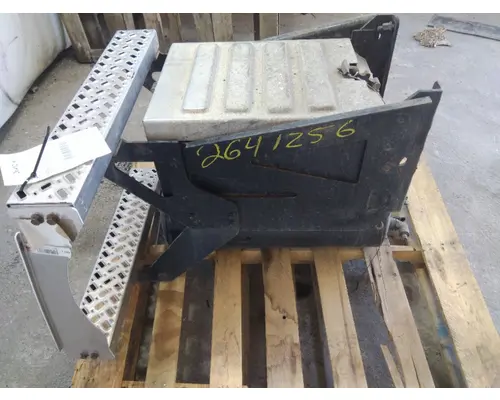 MACK CXU612 TOOL BOX