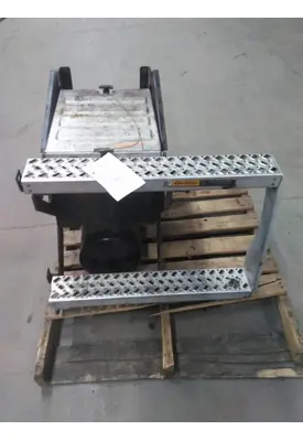 MACK CXU612 TOOL BOX