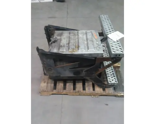 MACK CXU612 TOOL BOX