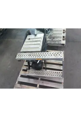 MACK CXU612 TOOL BOX