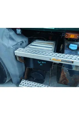 MACK CXU612 TOOL BOX