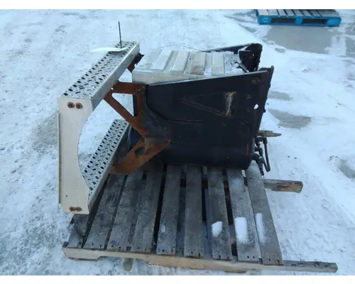 MACK CXU612 TOOL BOX