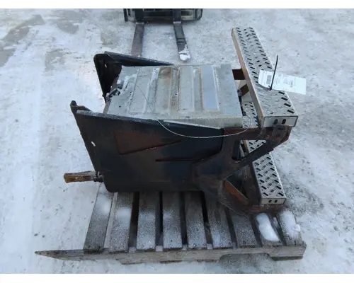 MACK CXU612 TOOL BOX