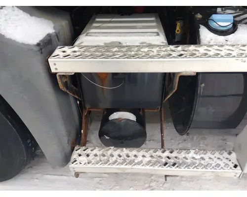 MACK CXU612 TOOL BOX