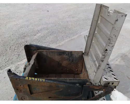 MACK CXU612 TOOL BOX