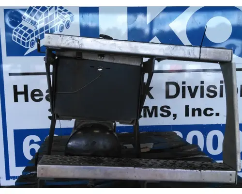 MACK CXU612 TOOL BOX