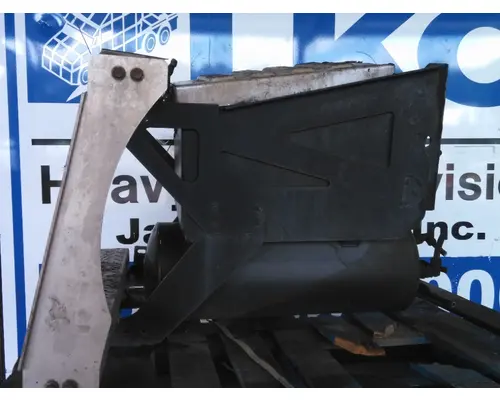 MACK CXU612 TOOL BOX