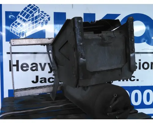 MACK CXU612 TOOL BOX