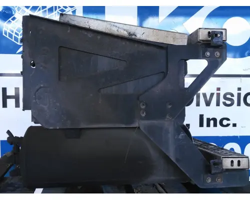 MACK CXU612 TOOL BOX