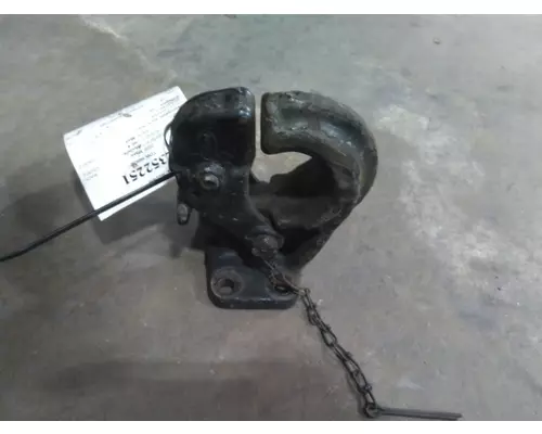 MACK CXU612 TOW HOOK