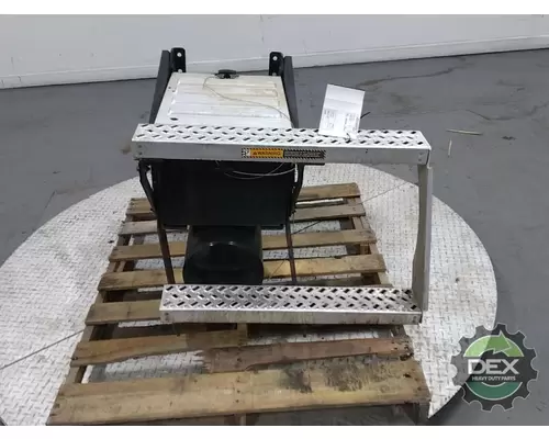 MACK CXU612 Tool Box