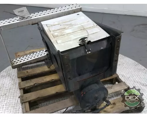 MACK CXU612 Tool Box