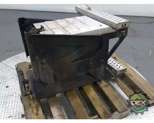 MACK CXU612 Tool Box