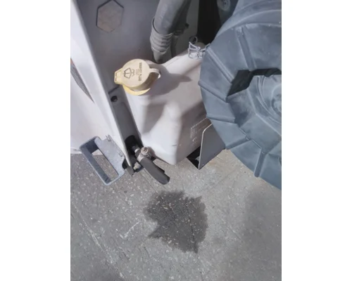 MACK CXU612 WINDSHIELD WASHER RESERVOIR