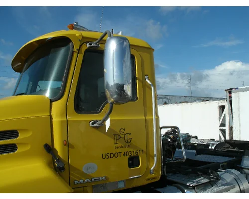 MACK CXU613 PINNACLE Cab Clip