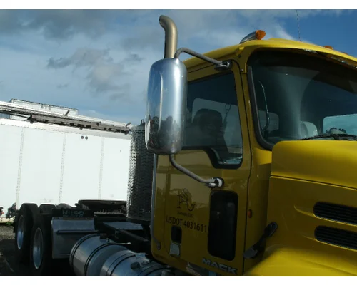 MACK CXU613 PINNACLE Cab Clip
