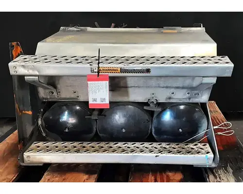 MACK CXU613T Battery Boxes