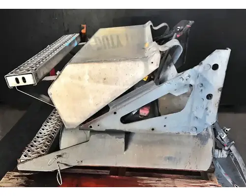 MACK CXU613T Battery Boxes