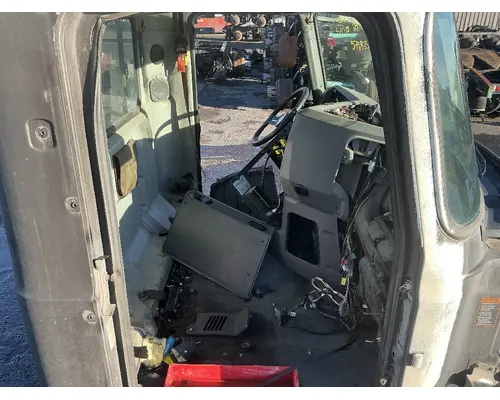 MACK CXU613T Cab Assembly