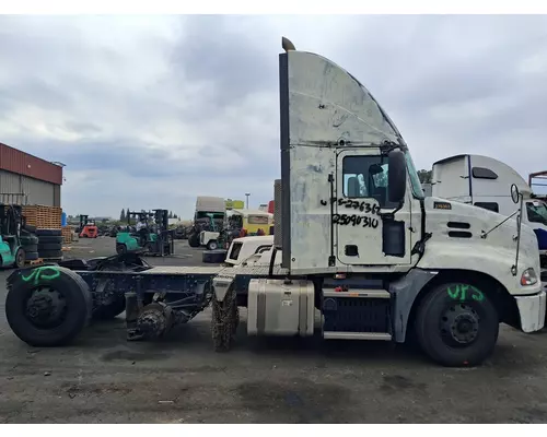MACK CXU613T Door Assembly, Front