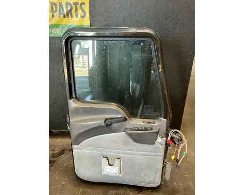 MACK CXU613T Door Assembly, Front