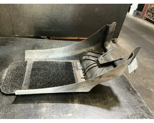 MACK CXU613T Fender Extension