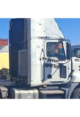 MACK CXU613T Sleeper Fairing