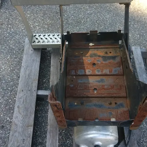 MACK CXU613 3131 battery box; mounting parts for battery box OEM 