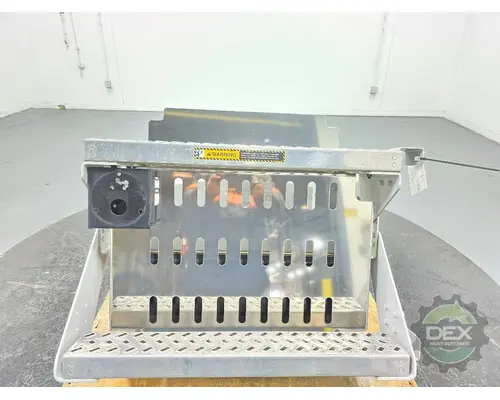 MACK CXU613 8271 foot step, chassi mounted