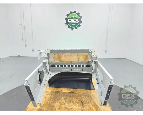 MACK CXU613 8271 foot step, chassi mounted