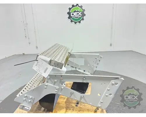 MACK CXU613 8271 foot step, chassi mounted